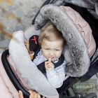 PETITE&MARS Téli szett Comfy 4in1 bundazsák + kézmelegítő kesztyű babakocsira Furry Rose Petal