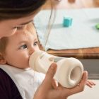 Chicco Perfect5 biofunkcionális cumisüveg 240 ml közepesen gyors  AJÁNLOTT KOR: 2H + rózsaszín