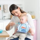 Chicco Easy Meal Bib - frottír előke vízálló hátlappal 3db-os kék  AJÁNLOTT KOR: 6H +rózsaszín